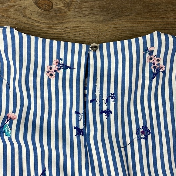 CLOSET LONDON BLUE STRIPE FLORAL BELL SLEEVE BLOUSE, size 6 - Picture 10 of 11